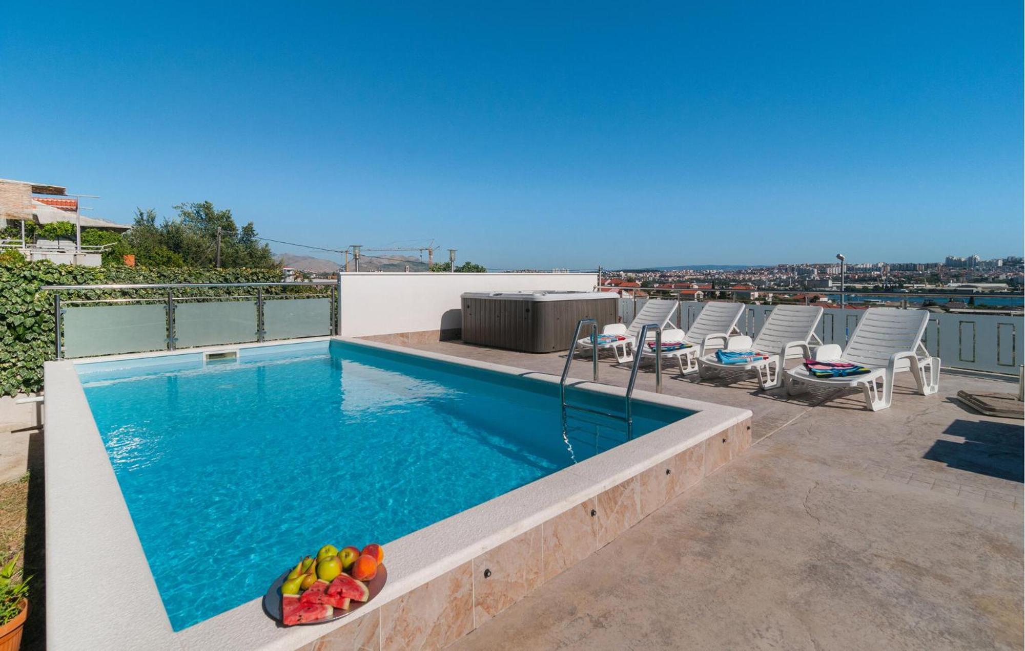 Cozy Apartment In Solin With Kitchen Εξωτερικό φωτογραφία